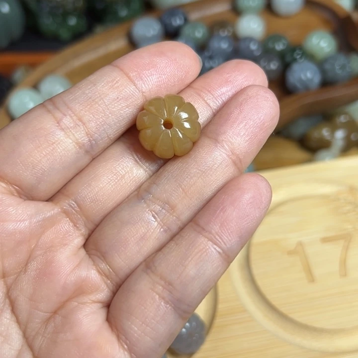 和田玉未镶嵌颈饰好**连