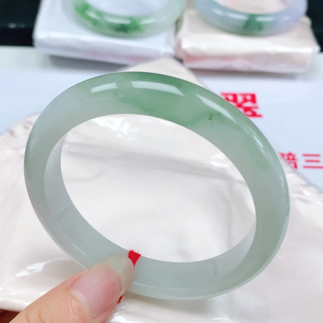 大****翡翠未镶嵌手镯  正圈58.8