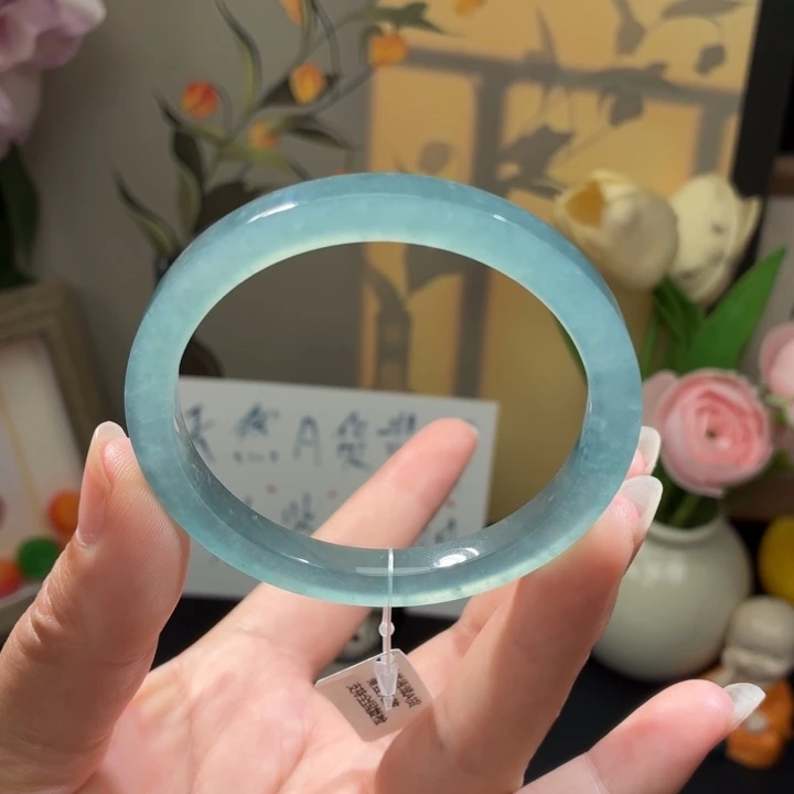 翡翠未镶嵌手镯冰蓝