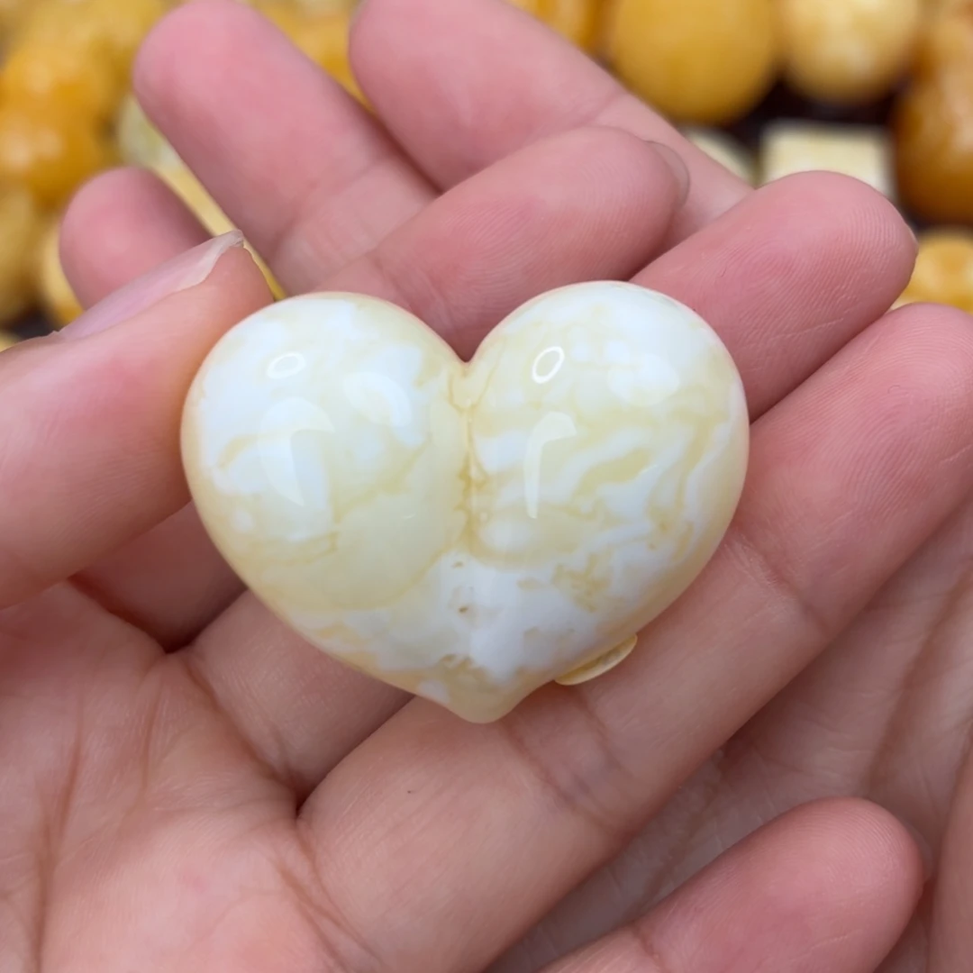 蜜蜡未镶嵌吊坠(不含链)白屁桃