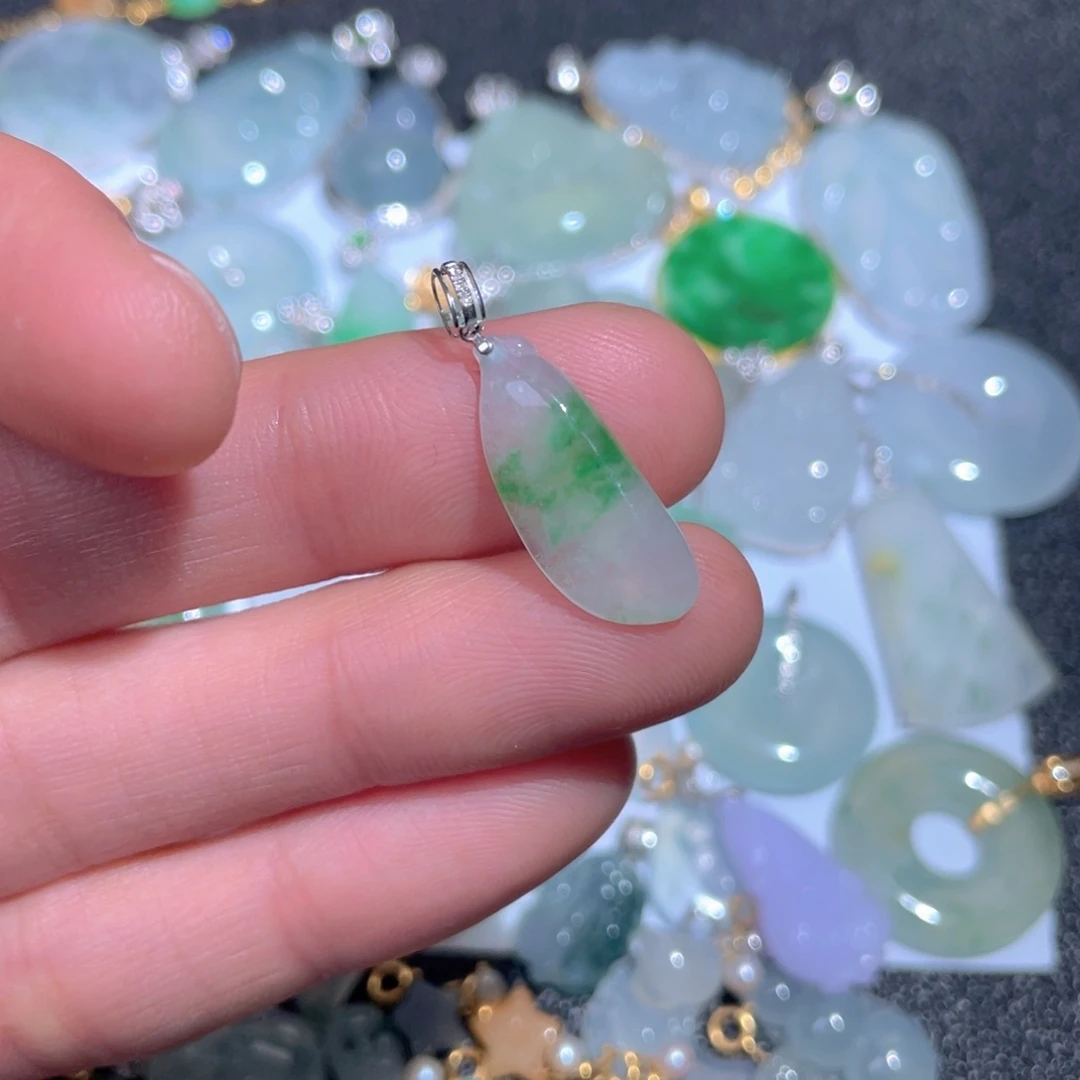 翡翠颈饰18K金镶嵌翡翠