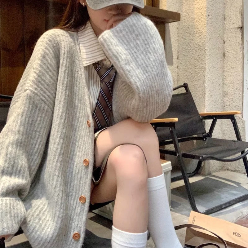 韩系秋冬慵懒风灰色毛衣外套女宽松复古v领针织开衫女装外穿上衣