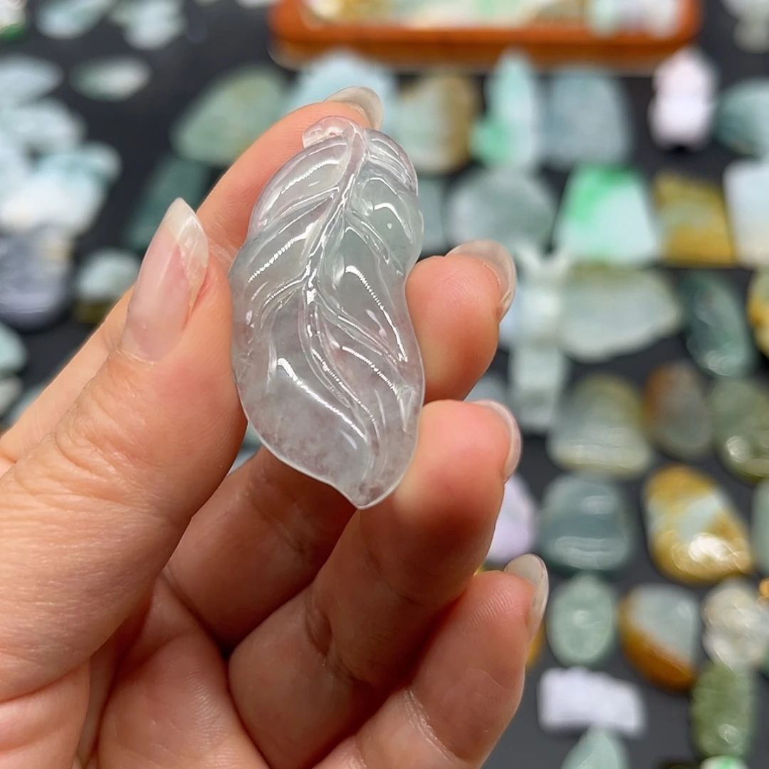 【闪购商品】翡翠颈饰未镶嵌叶子