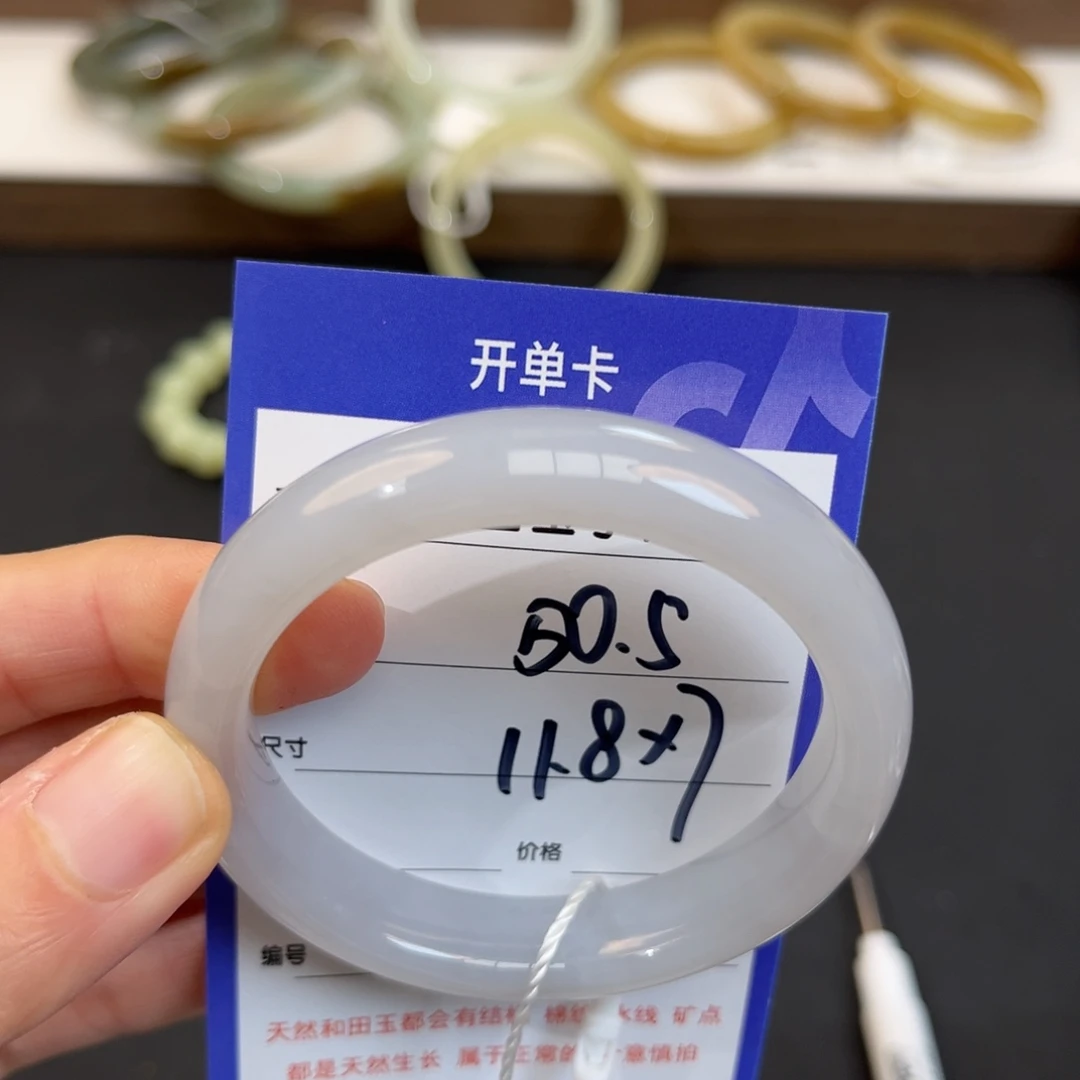 和田玉未镶嵌手镯