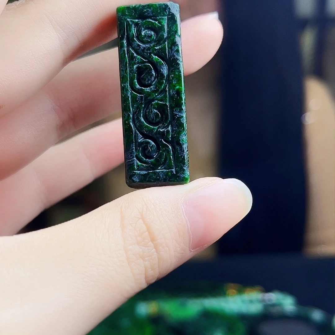 颈饰未镶嵌翡翠多样性