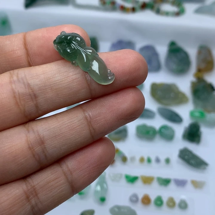 翡翠未镶嵌吊坠(不含链)