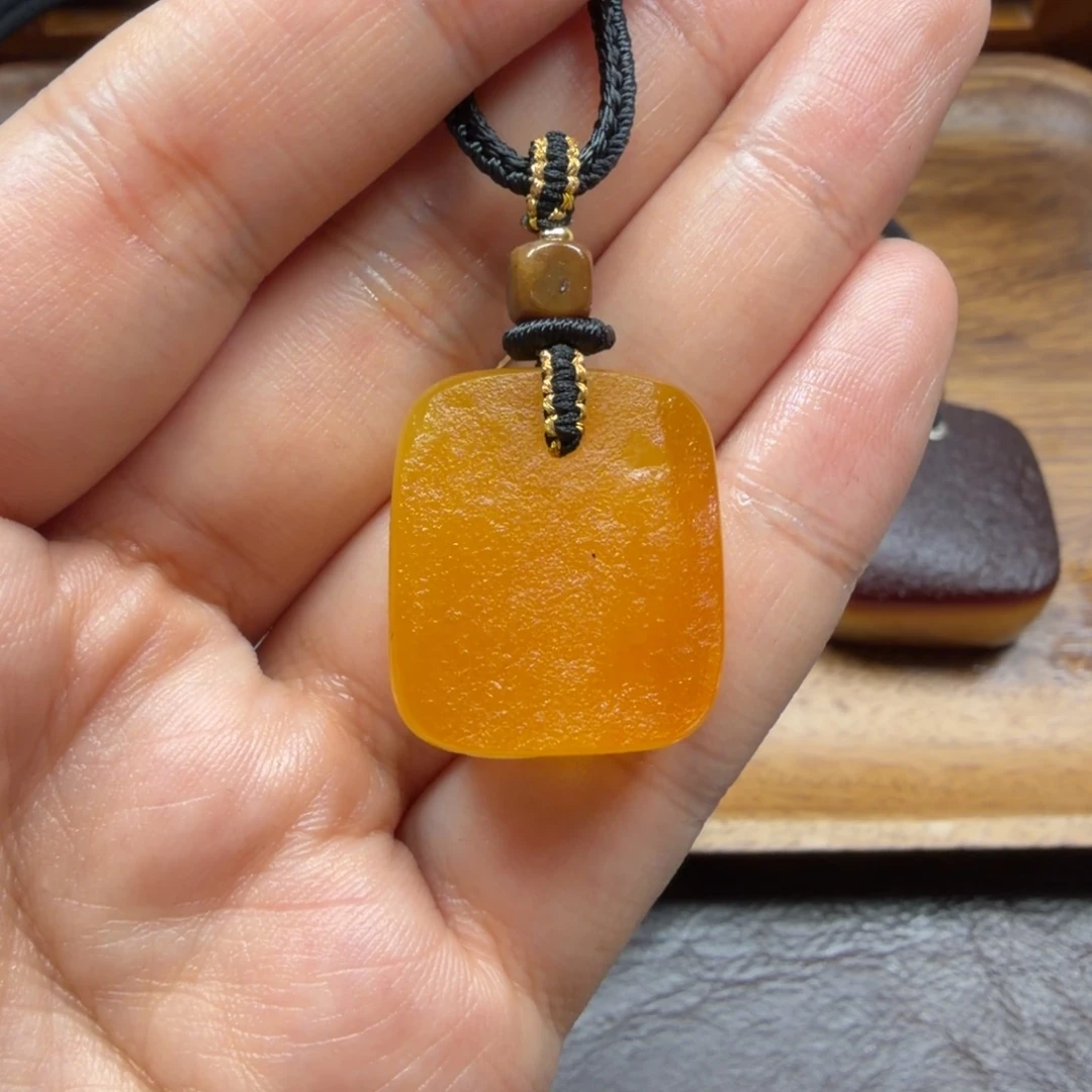 琥珀未镶嵌吊坠(赠链)