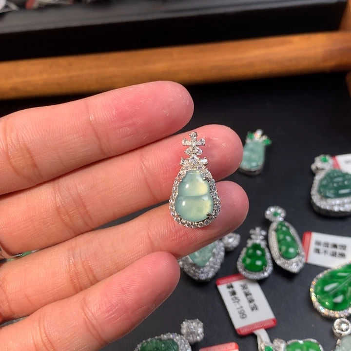 吊坠(不含链)未镶嵌翡翠