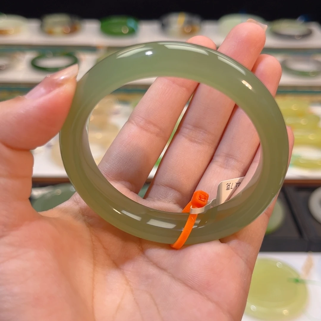 和田玉未镶嵌手镯冰绿晴