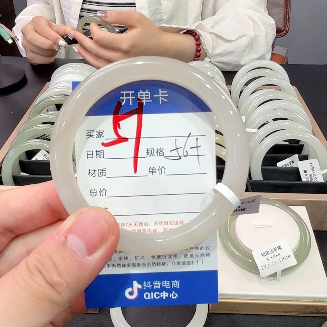 和田玉手镯未镶嵌