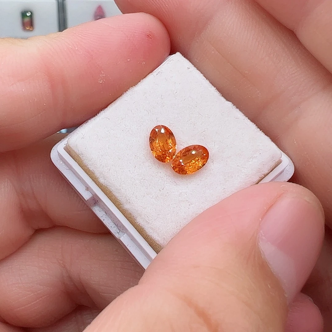 石榴石（芬达石）4✖️6裸石2颗未镶嵌