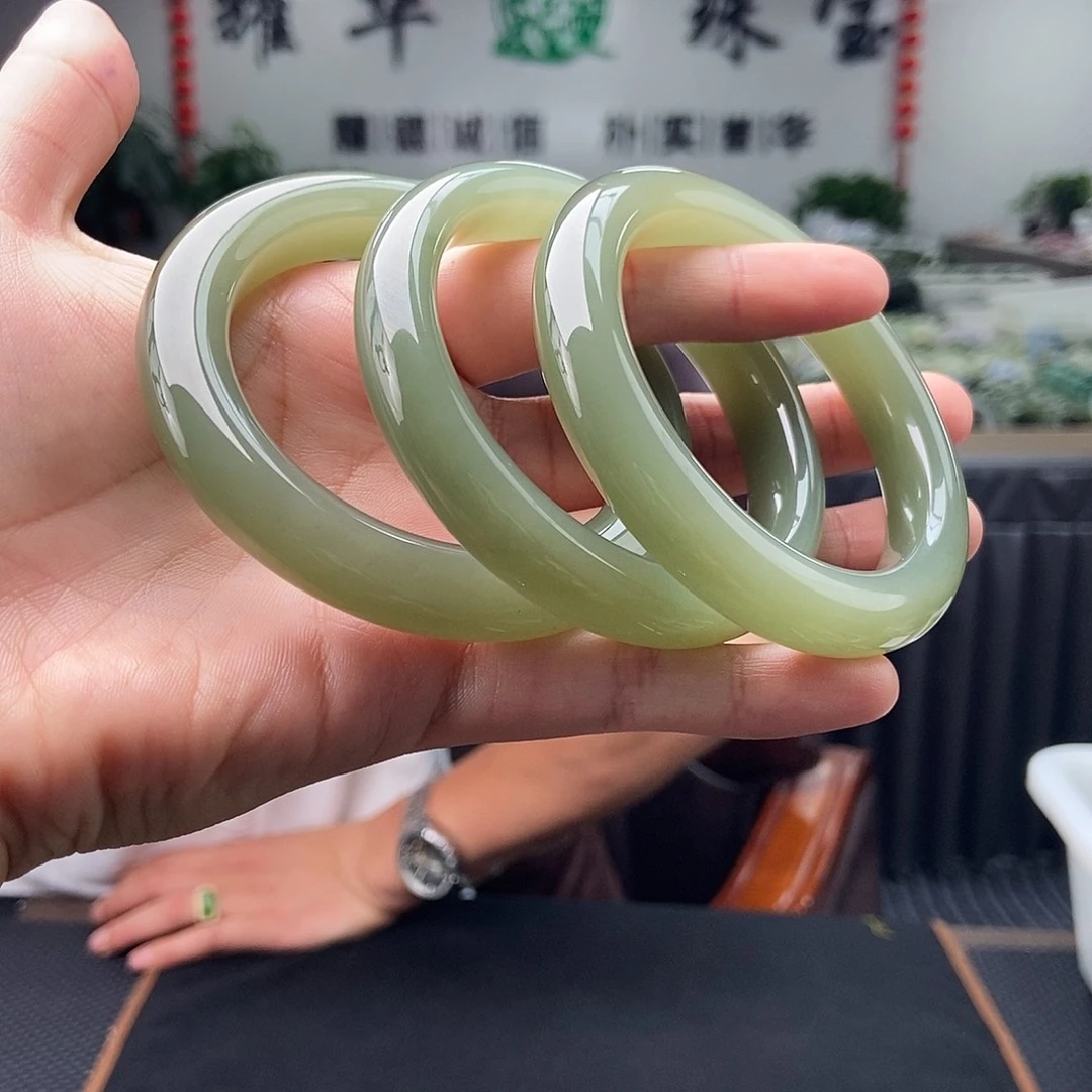 未镶嵌手镯和田玉50-60颜色多样性发拍一发一