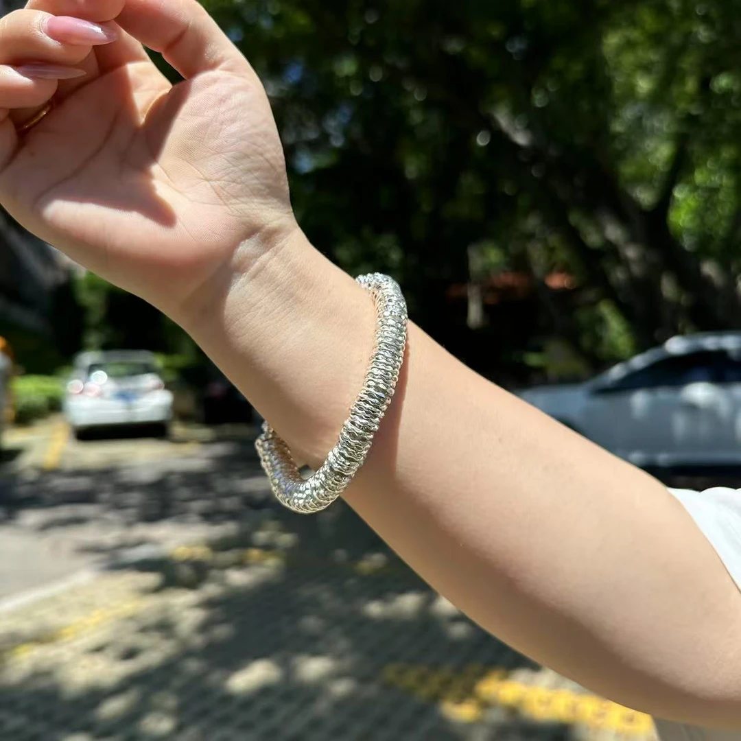 贵姐精品银手镯(无礼盒)108