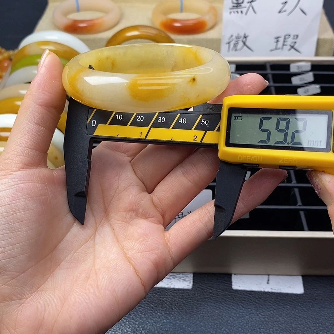 未镶嵌石英质玉（黄龙玉）手镯12号