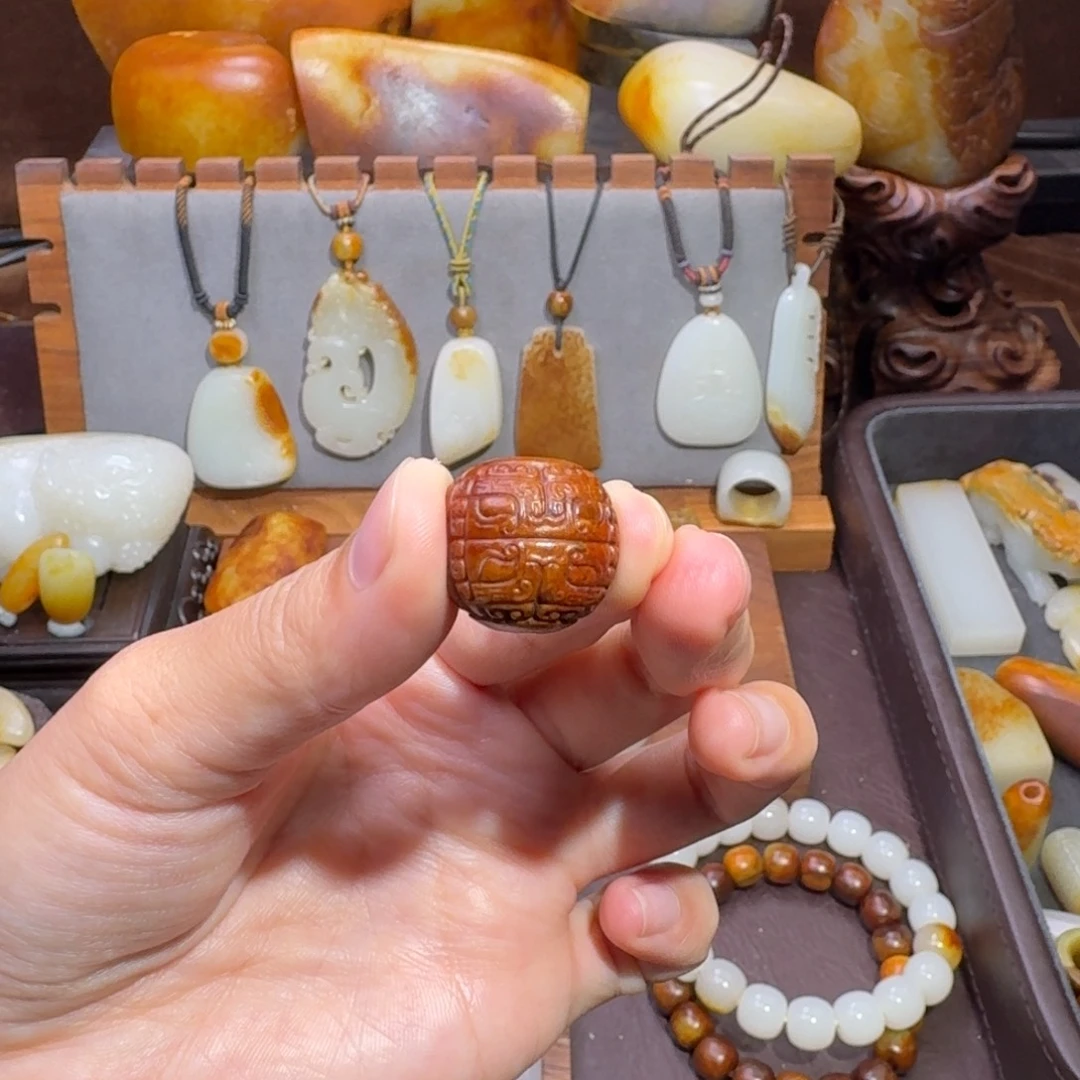 用***1和田玉未镶嵌颈饰