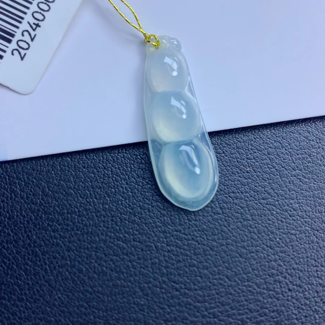 翡翠颈饰未镶嵌福豆