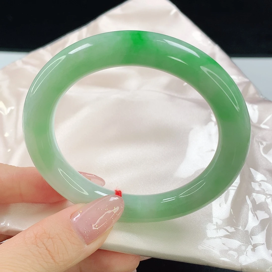 翡翠手镯未镶嵌666翡翠