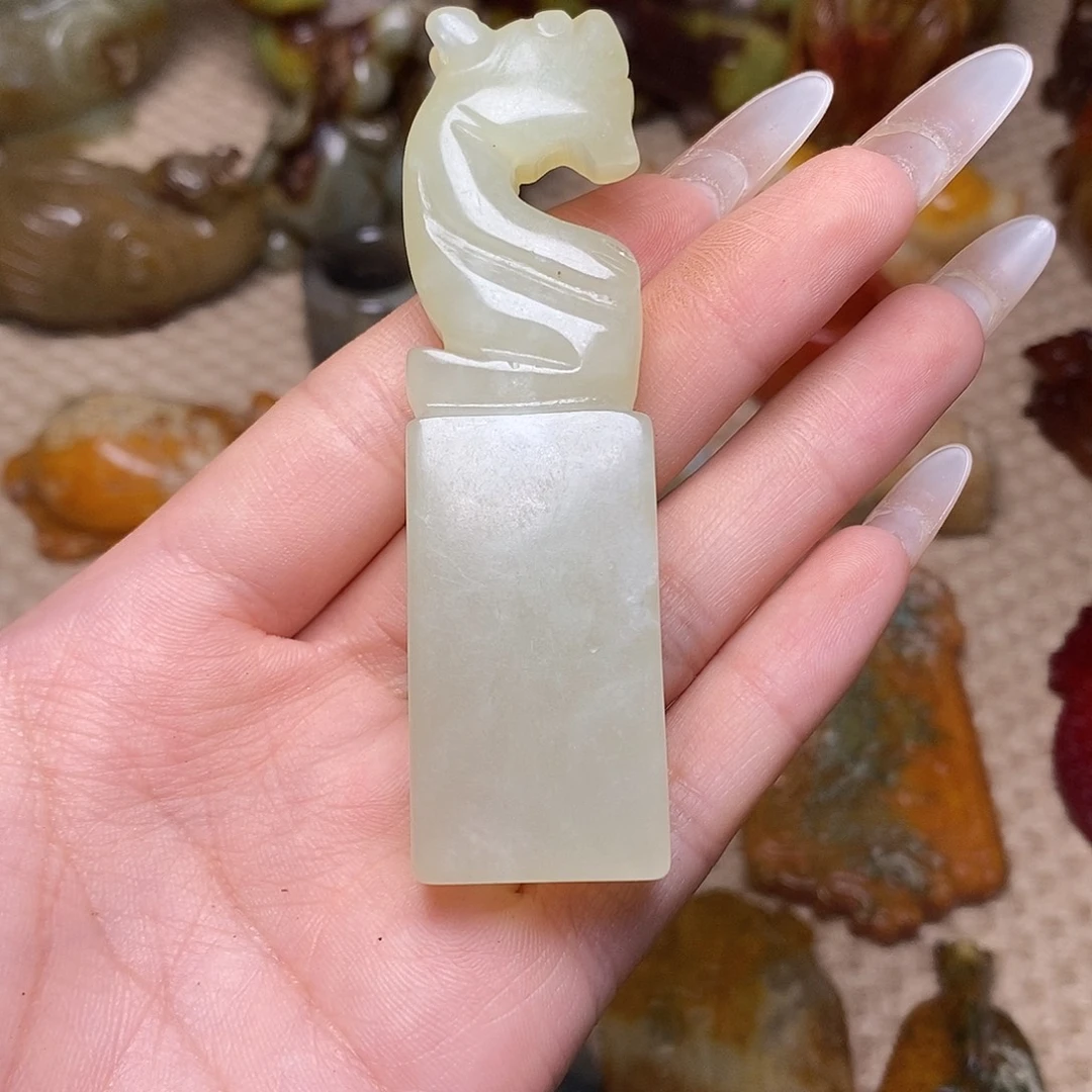 未镶嵌蛇纹石玉颈饰
