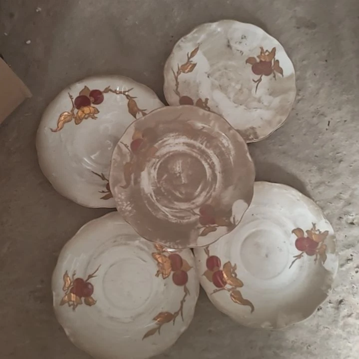 陶瓷盘子碗啥都有
