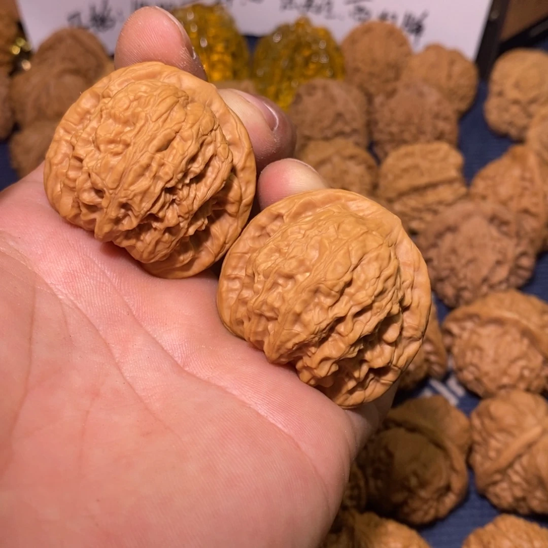 核桃把件晨*岁红宝石39尺全品