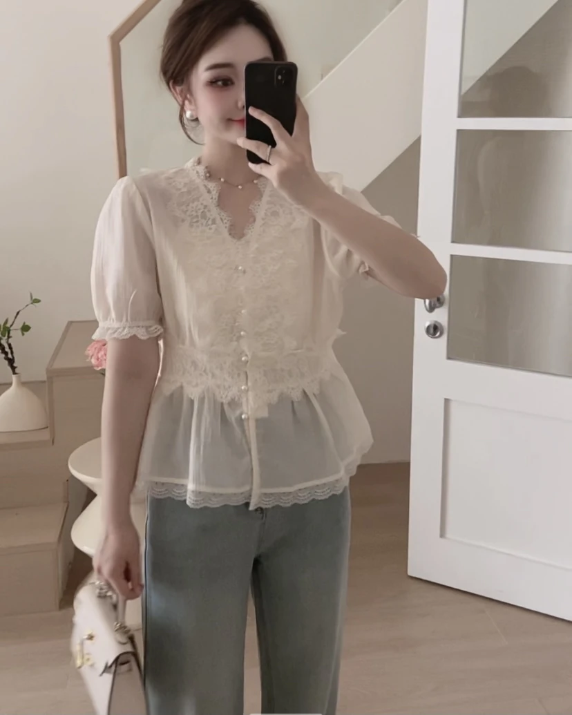 法式蕾丝钩花V领小衫别致绝美裙摆小上衣
