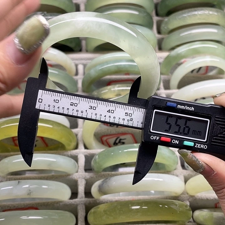 蛇纹石玉未镶嵌手镯75