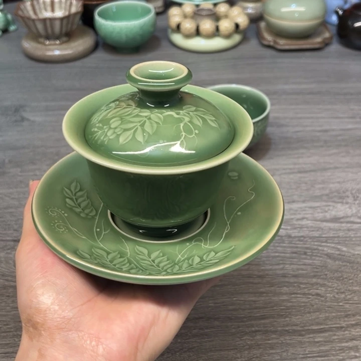 严少英 紫藤花盖碗