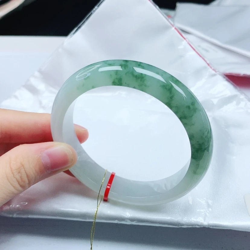 【闪购商品】翡翠手镯未镶嵌笑*。缅甸天然a货手镯54+