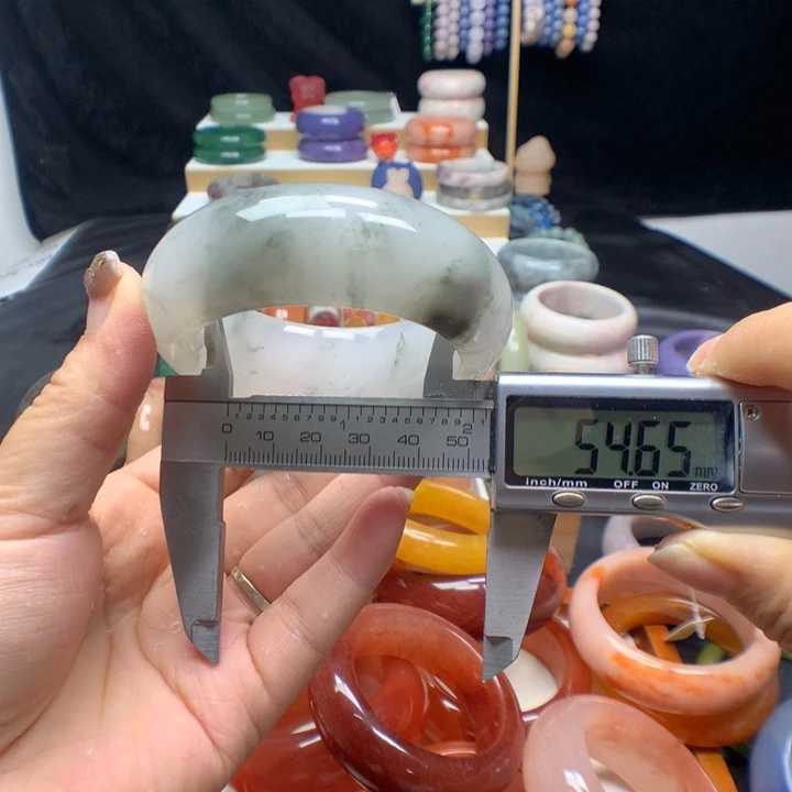 未镶嵌手镯石英质玉