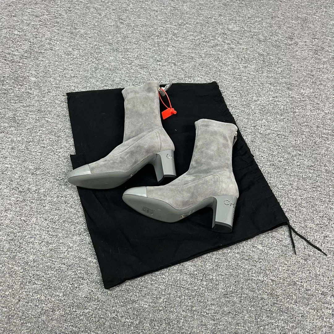 未使用 Chanel/香奈儿 灰色 钻石Logo 短靴 36码