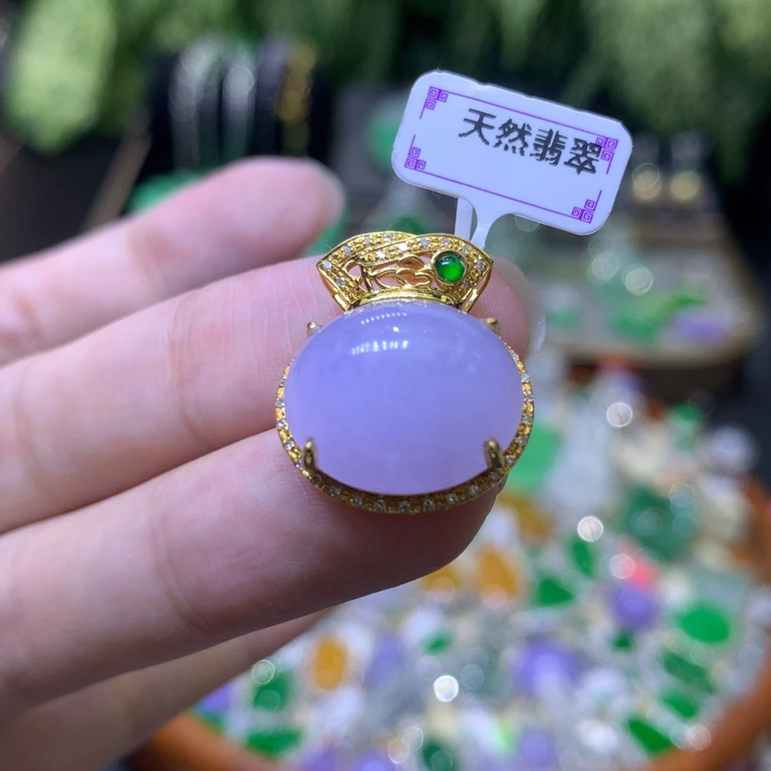 颈饰18K金镶嵌翡翠