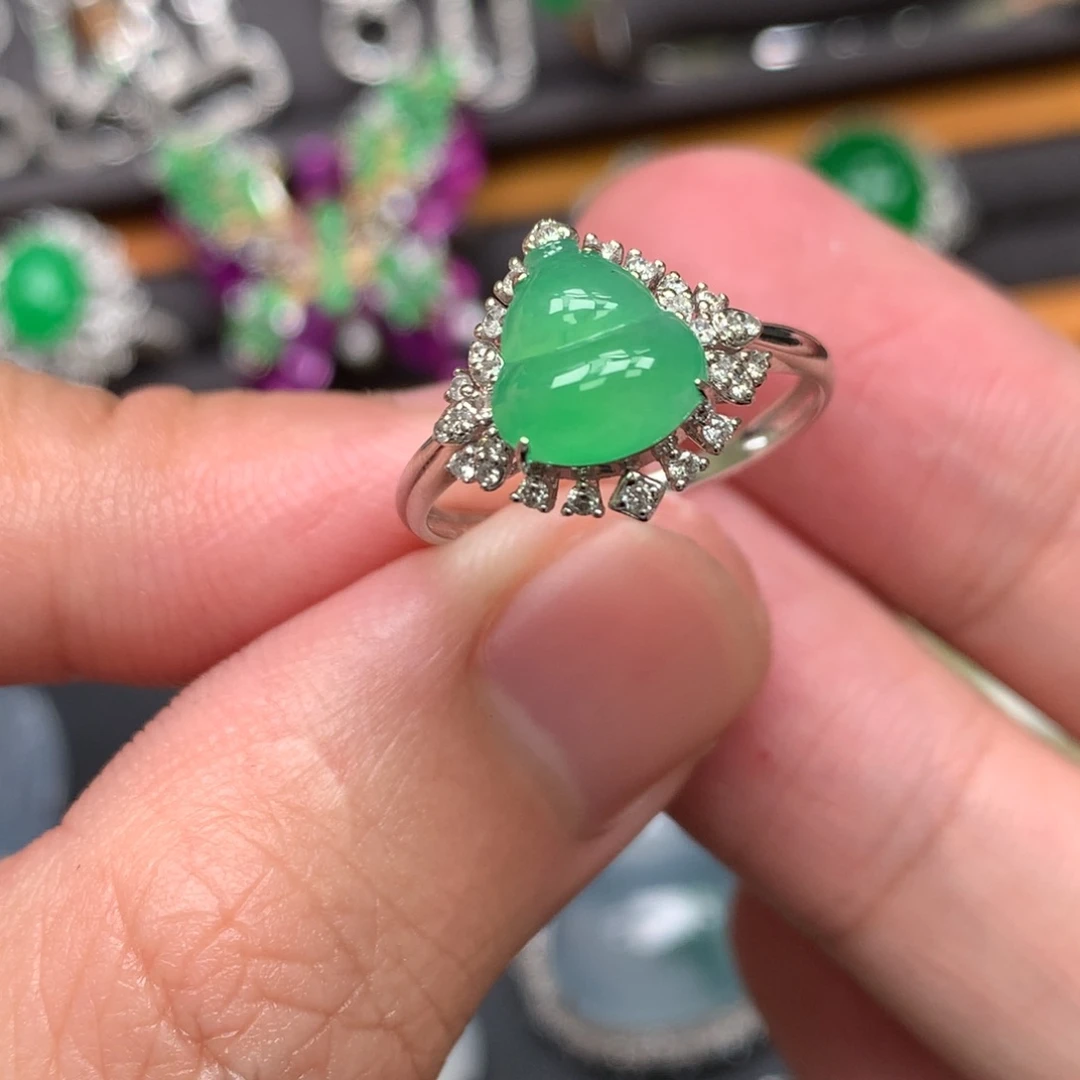 翡翠18K金镶嵌戒指