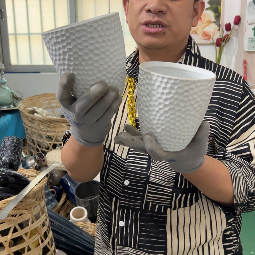 摆件25 号高中低温陶瓷瓶（部分微瑕）