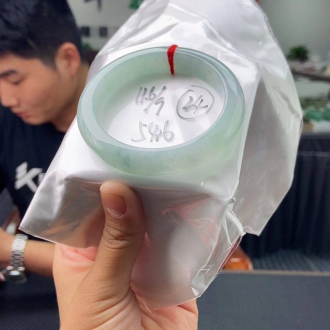 翡翠手镯未镶嵌颜色多样性发拍一发一