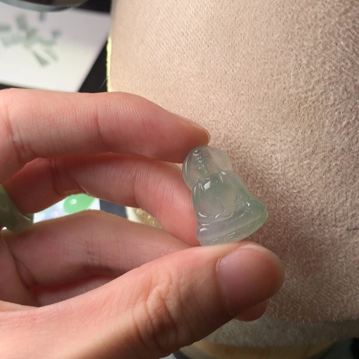 颈饰未镶嵌翡翠观音