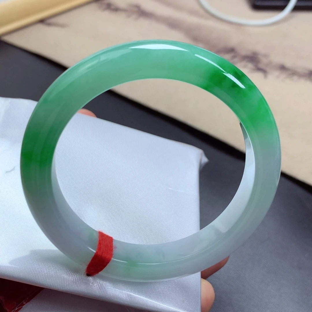 翡翠手镯未镶嵌缅甸翡翠