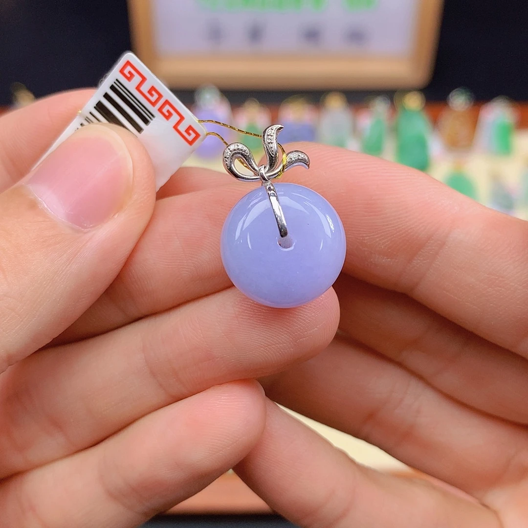 翡翠18K金镶嵌颈饰翡翠