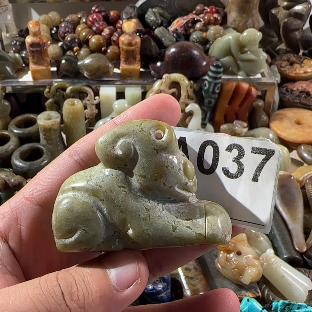 未镶嵌蛇纹石玉颈饰