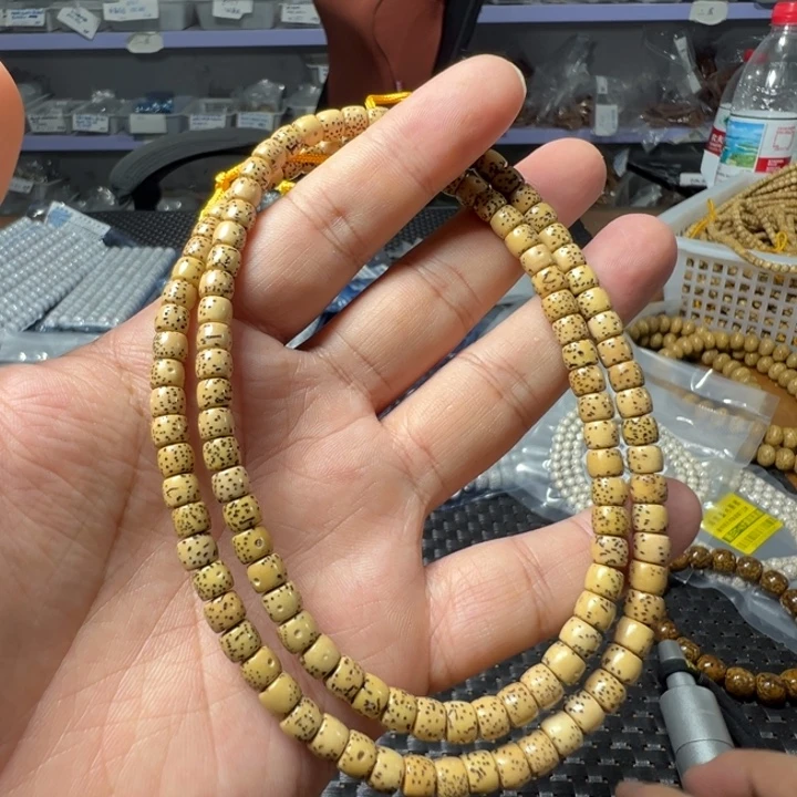 吊坠星月菩提鸡油黄6×5左右108颗小尺