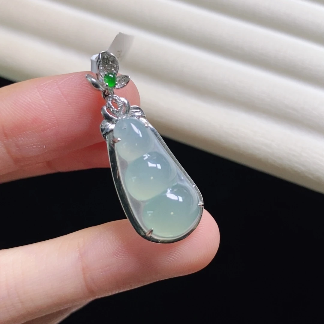 翡翠颈饰18K金镶嵌福豆