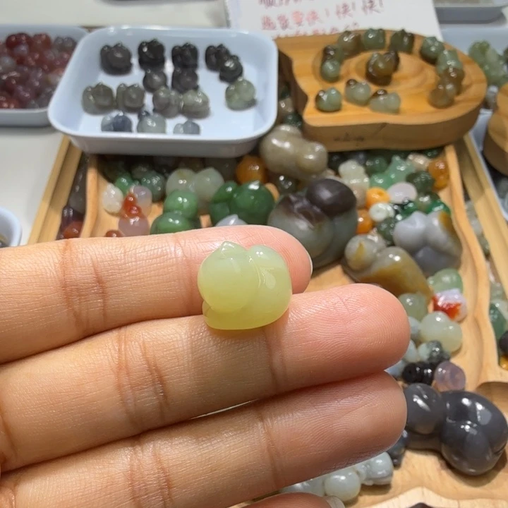 璐***璐和田玉未镶嵌珠宝半成品