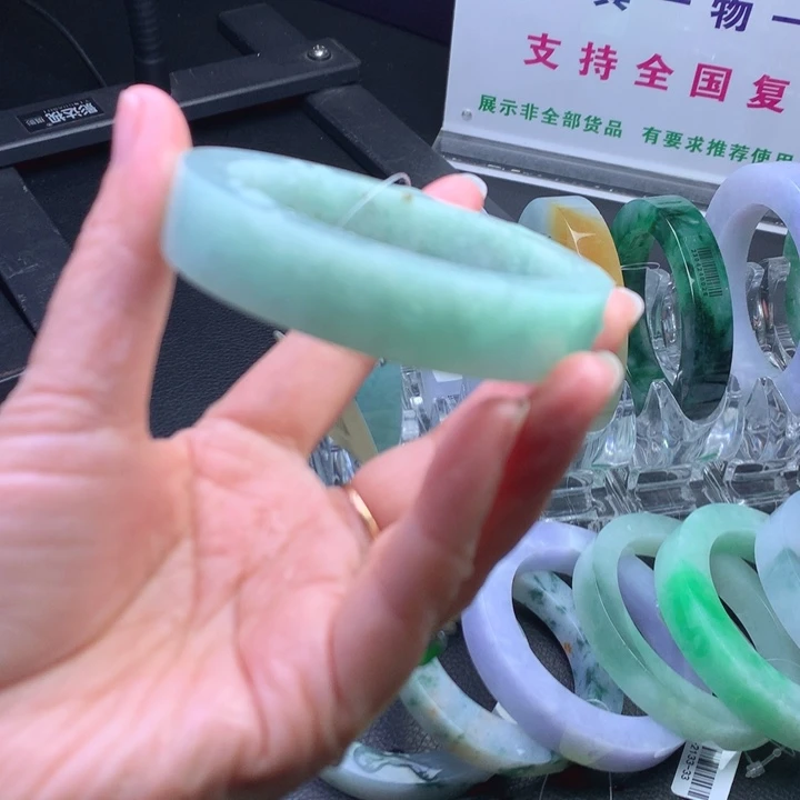 未镶嵌翡翠手镯定制翡翠