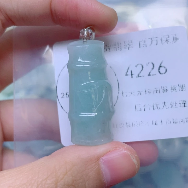 吊坠(不含链)未镶嵌翡翠