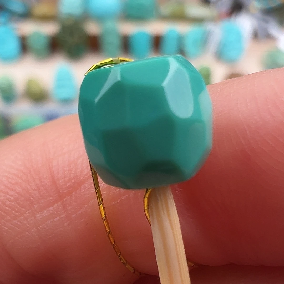 绿松石配饰未镶嵌