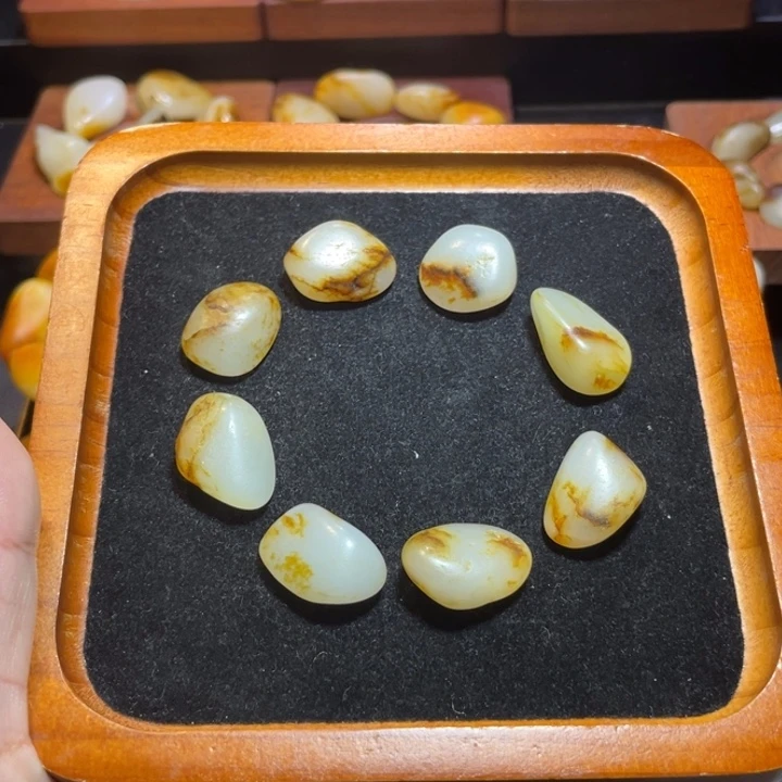 布***克未镶嵌手链和田玉