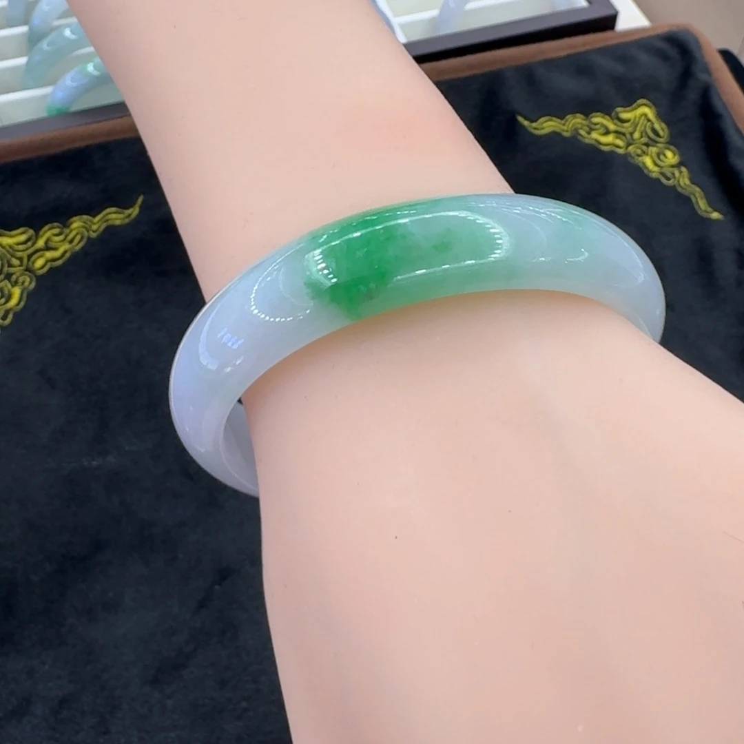 翡翠手镯未镶嵌贵妃白底聚翠