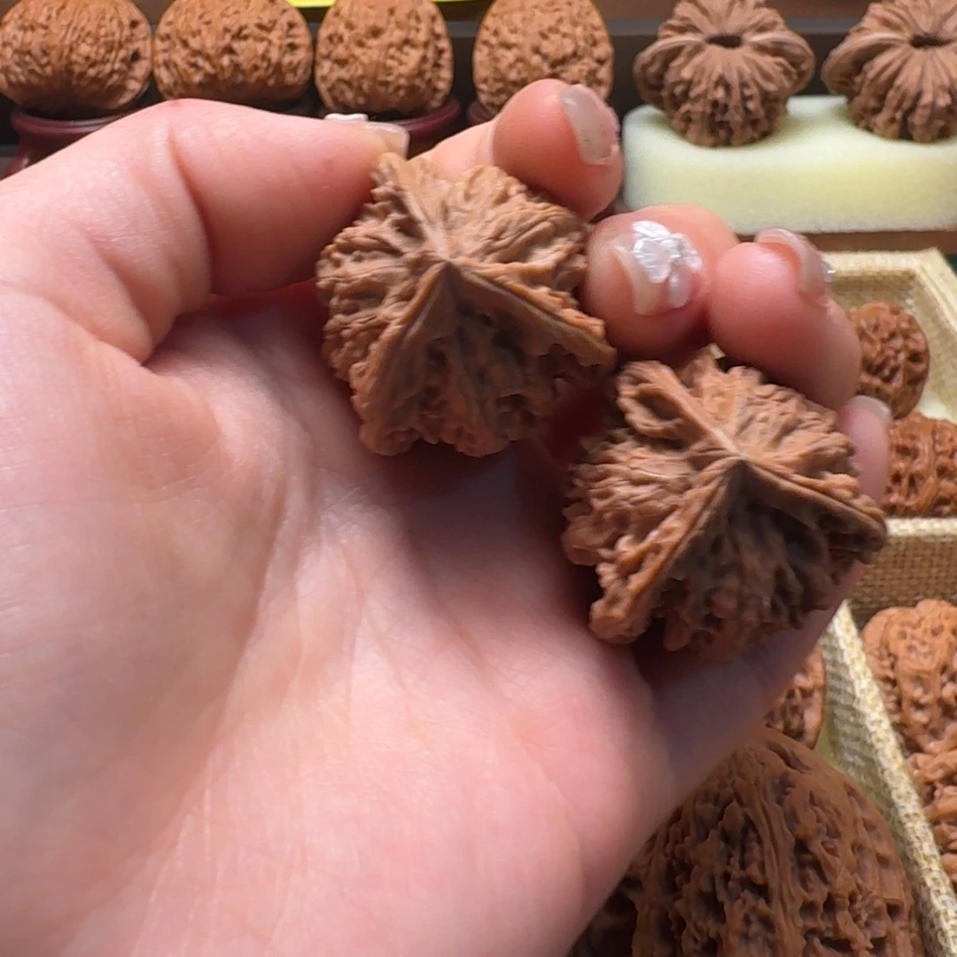 文玩核桃吊坠32盘山三棱