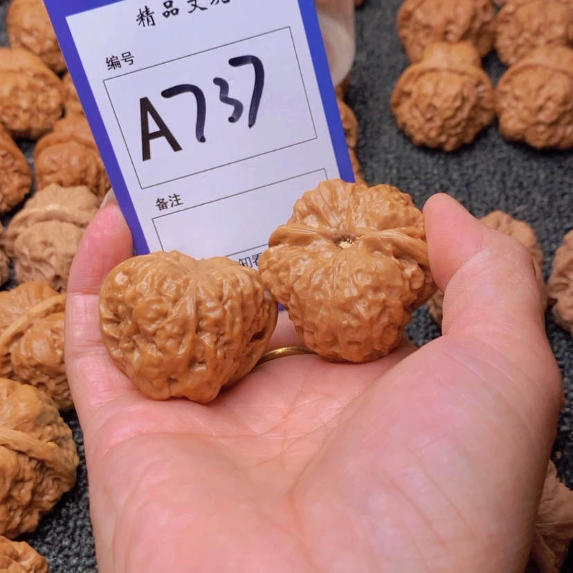 【闪购商品】桃核吊坠S**J你是个不知道