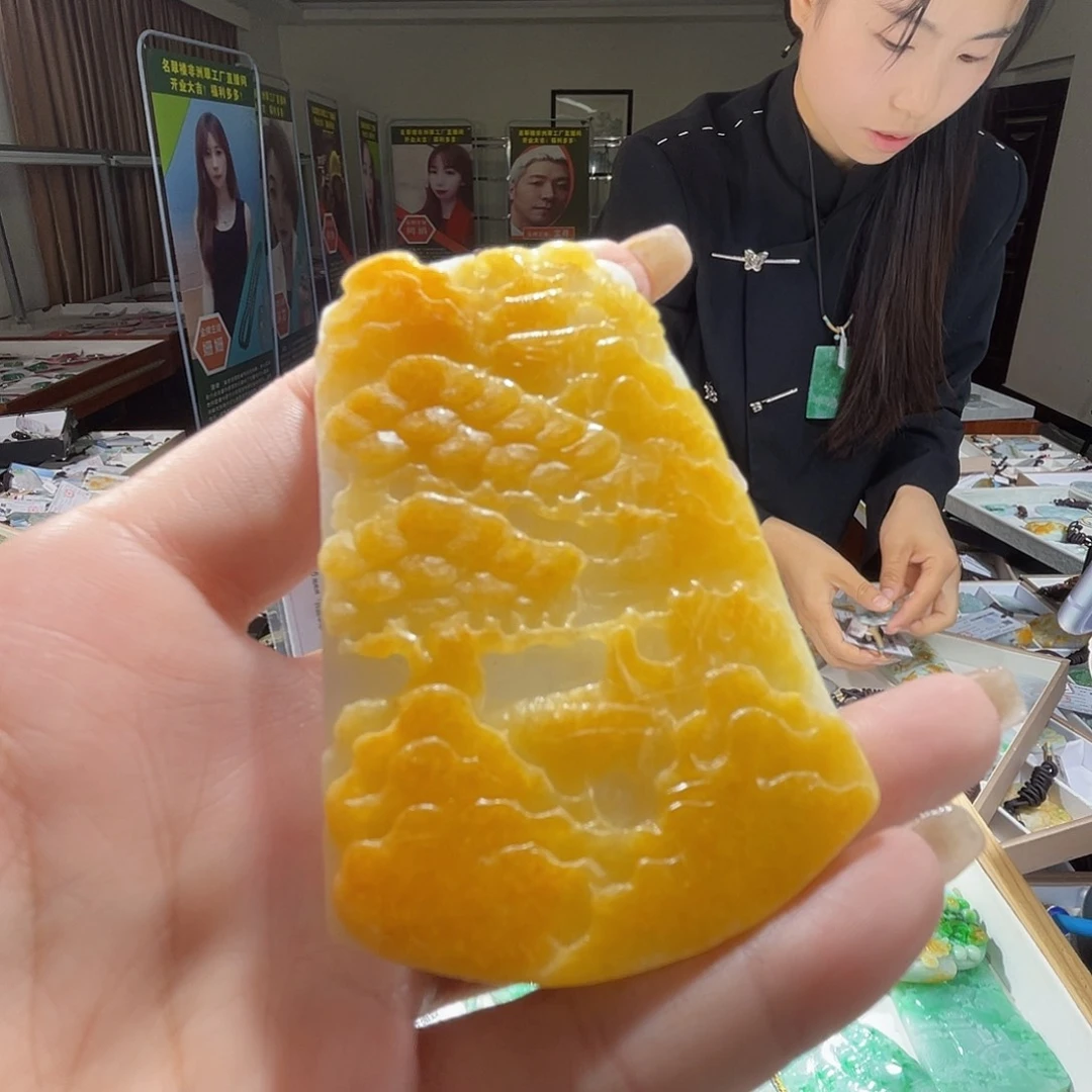 翡翠未镶嵌颈饰一