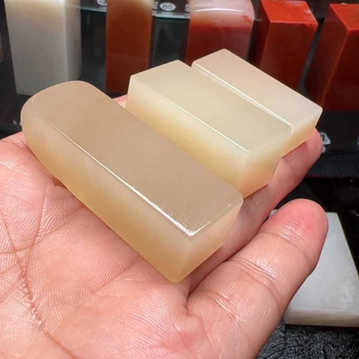 老挝石泊***雍我们的确是